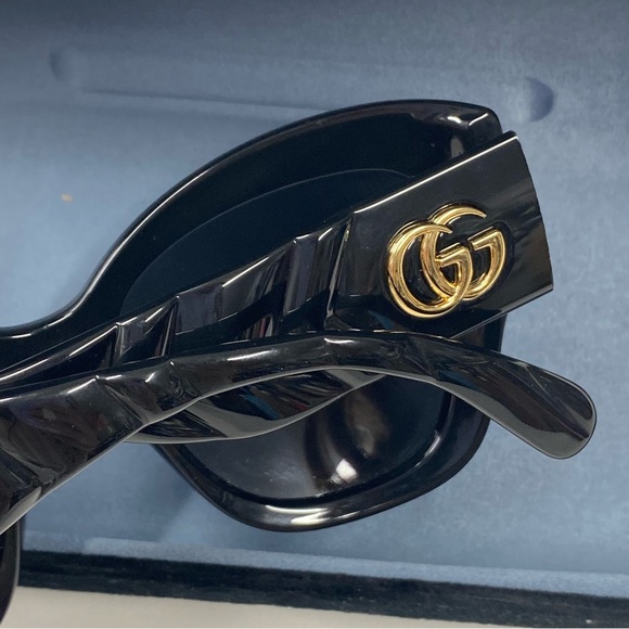 Gucci Sunglasses with Case - Picture 8 of 11